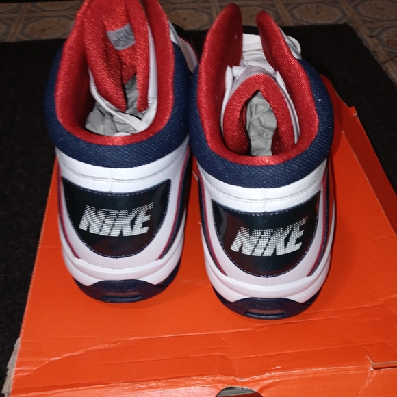 Nike Basketball Shoes - Picture 4 of 6